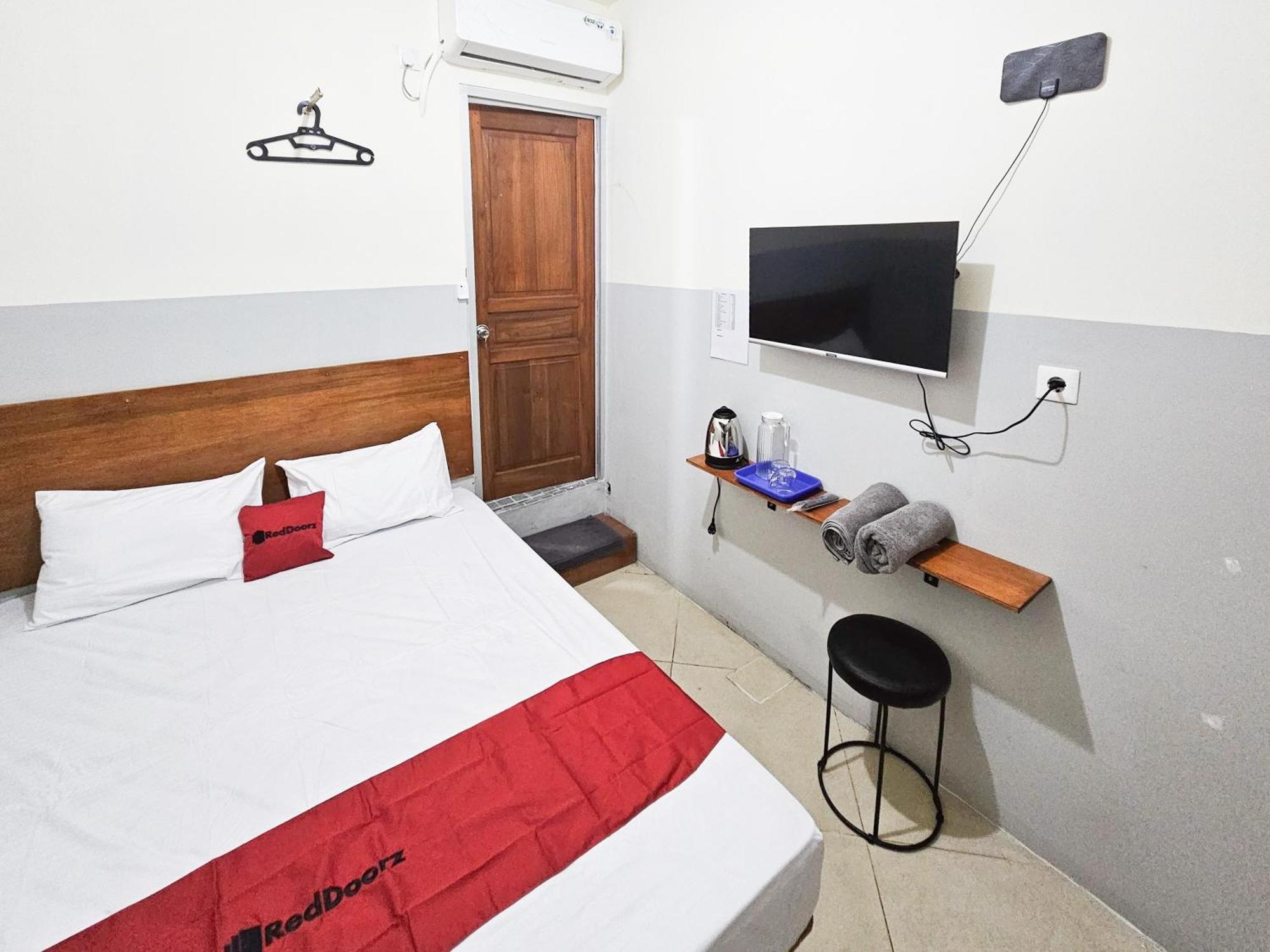 Hotel Reddoorz At Pucang Anom Timur 2*