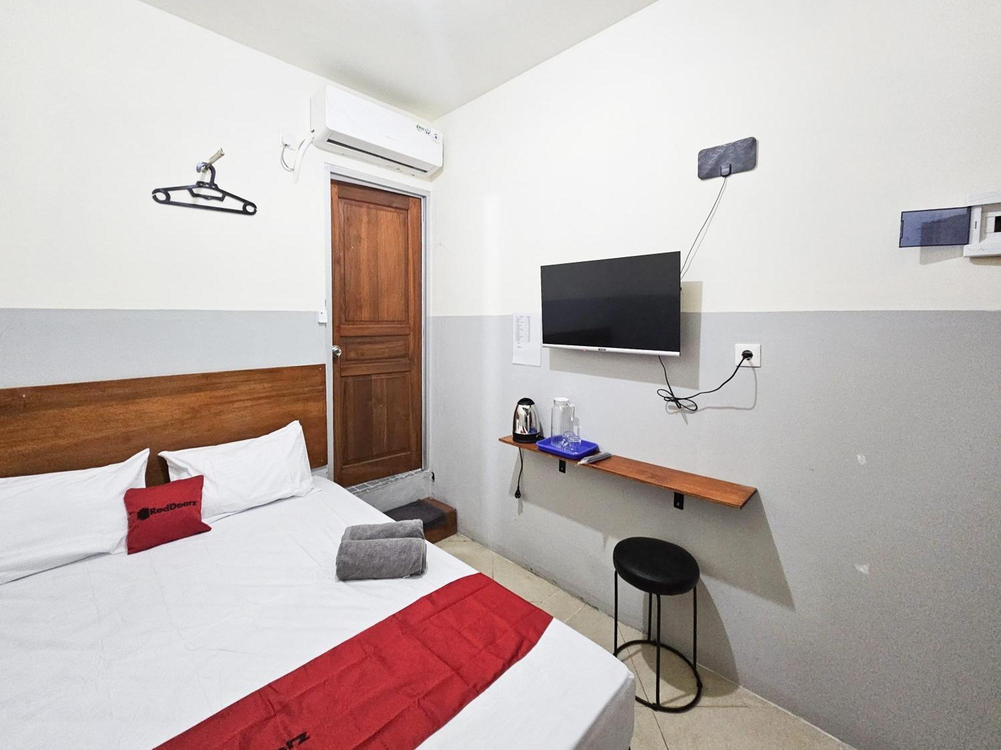 Hotel Reddoorz At Pucang Anom Timur 2*