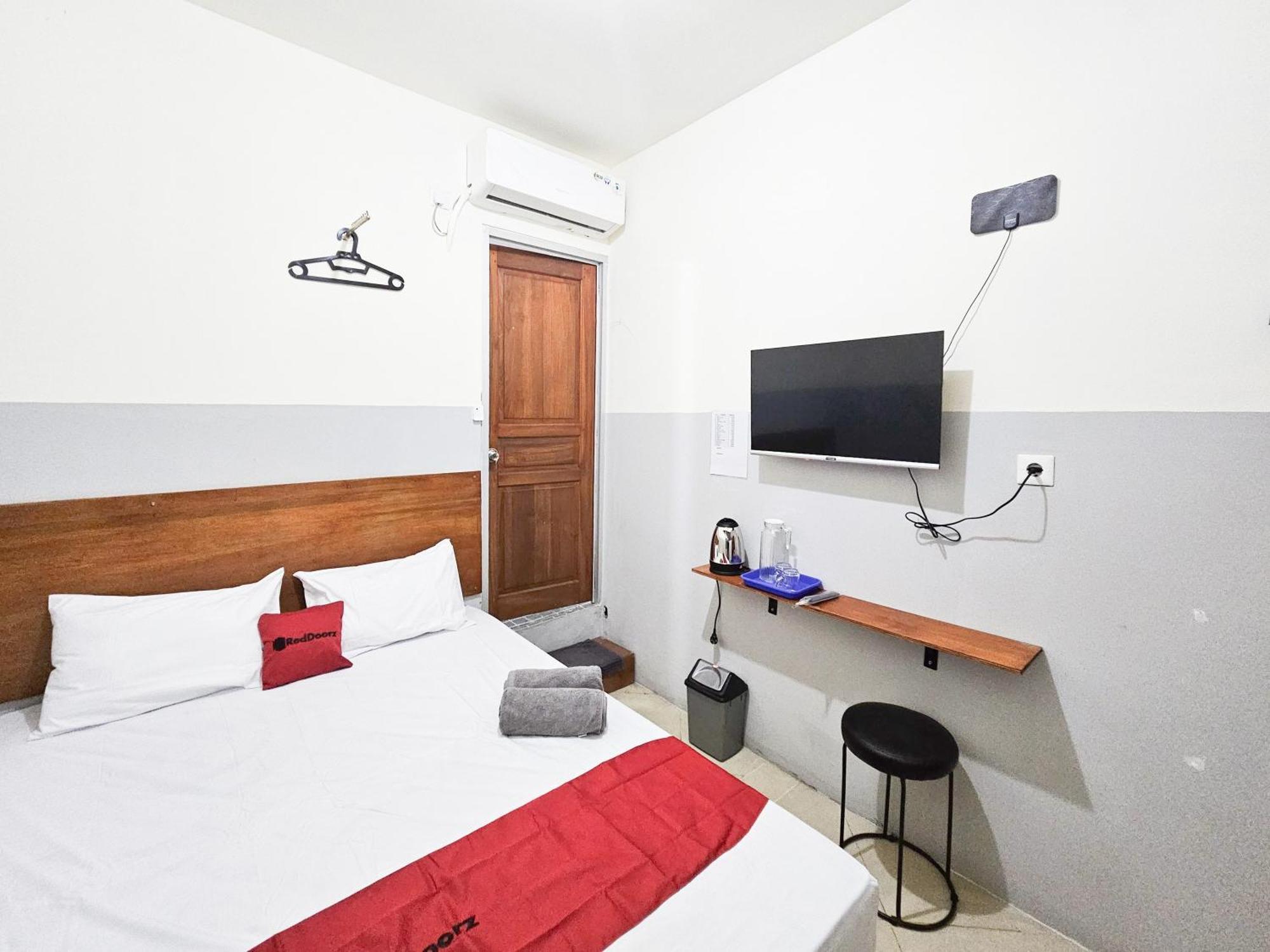 Hotel Reddoorz At Pucang Anom Timur 2*